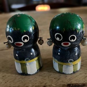 Vintage black Americana salt and pepper shakers 2 3/4” wooden.